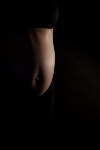 photographe grossesse normandie etretat détail