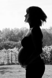 photographe grossesse normandie etretat silhouette