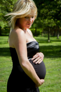 photographe grossesse normandie etretat photo extérieur
