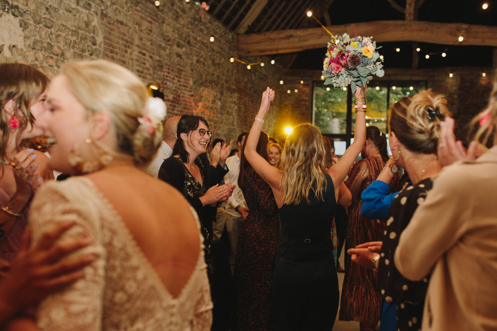 le manoir des carreaux photographe mariage lancer de bouquet